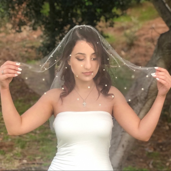 Hepburn Veil - Picture 1 of 4